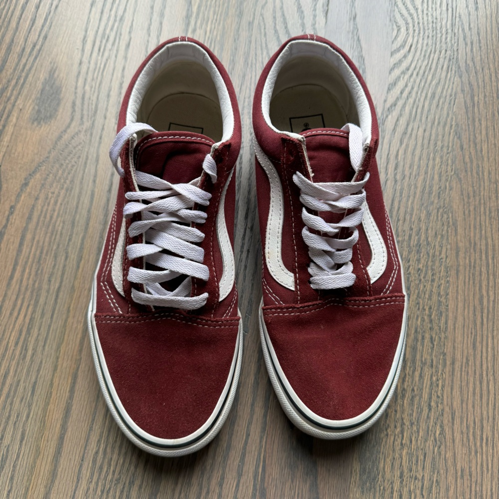Preowned Woman’s Old Skool Vans - Maroon. Size 8